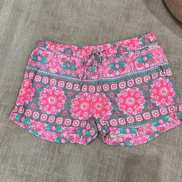 Authentic Vineyard vines women’s shorts - Picture 2 of 8